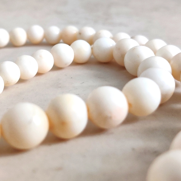 Vintage Genuine White Coral Gradient Necklace - Picture 5 of 16